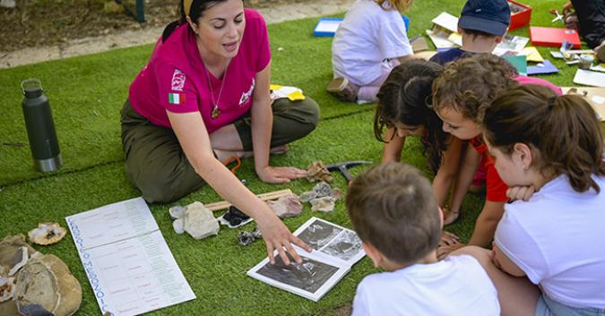 Area attività e laboratori ambientali Per bambini e ragazzi, per curiosare, sperimentare e imparare giocando.